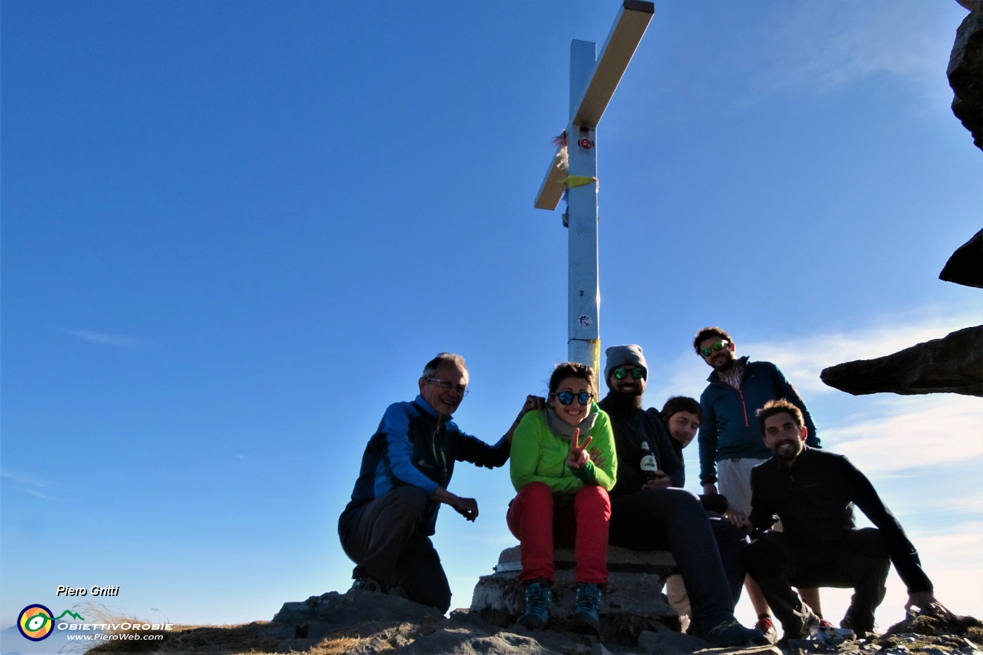 63 Alla croce di vetta di Cima Val Pianella-Piazzotti (2349 m).JPG -                                